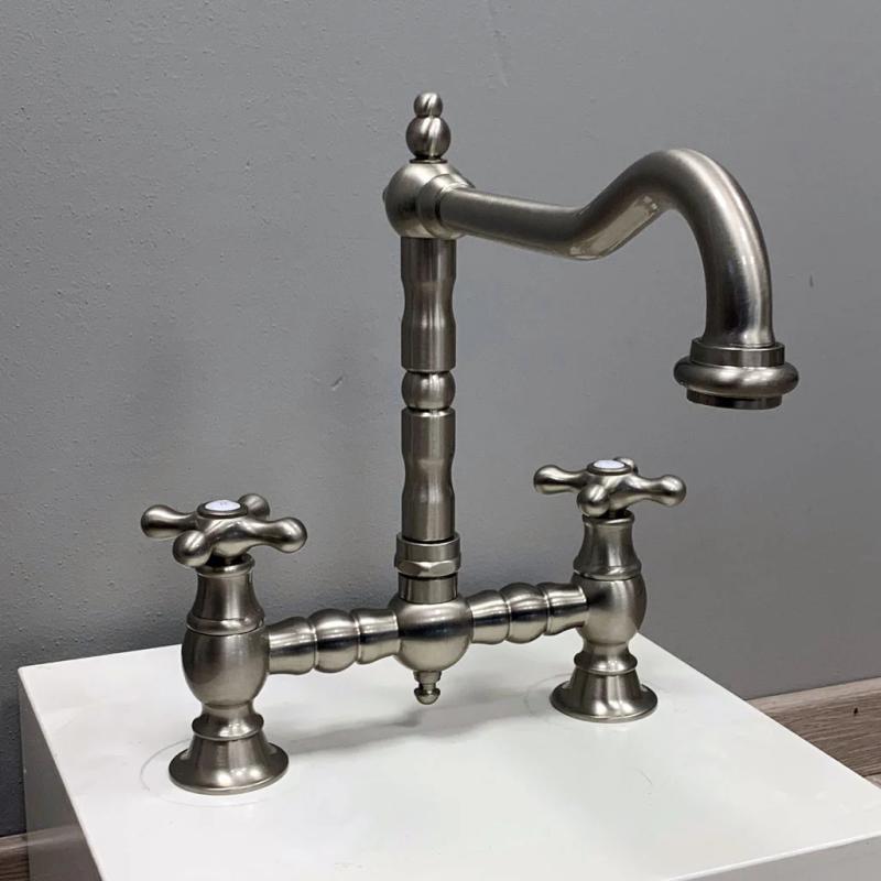 PB Носталгичен кухненски смесител с винтидж чучур и звездовидни ръкохватки PBN.RVS.H.ST