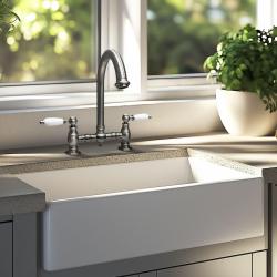 PB Носталгичен кухненски чучур неръждаема стомана с кръгъл чучур и бели дръжки PBN.RVS.R.WH