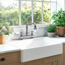 PB Носталгичен кухненски смесител с винтидж чучур и бели дръжки,  Хром PBN.CHR.H.WH