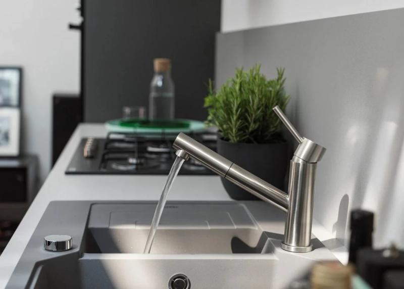 Franke Orbit Нисък кухненски смесител с издърпващ се чучур, неръждаема стомана 115.0569.461