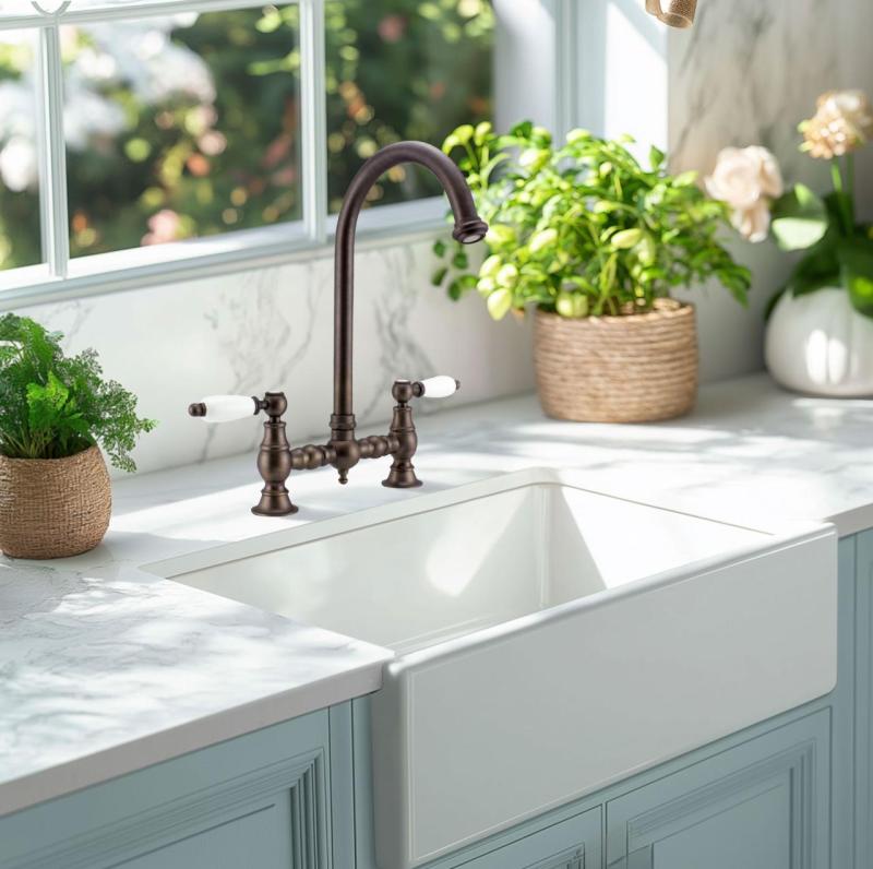 PB Носталгичен кухненски смесител тъмен бронз с кръгъл чучур и бели дръжки 1208954665