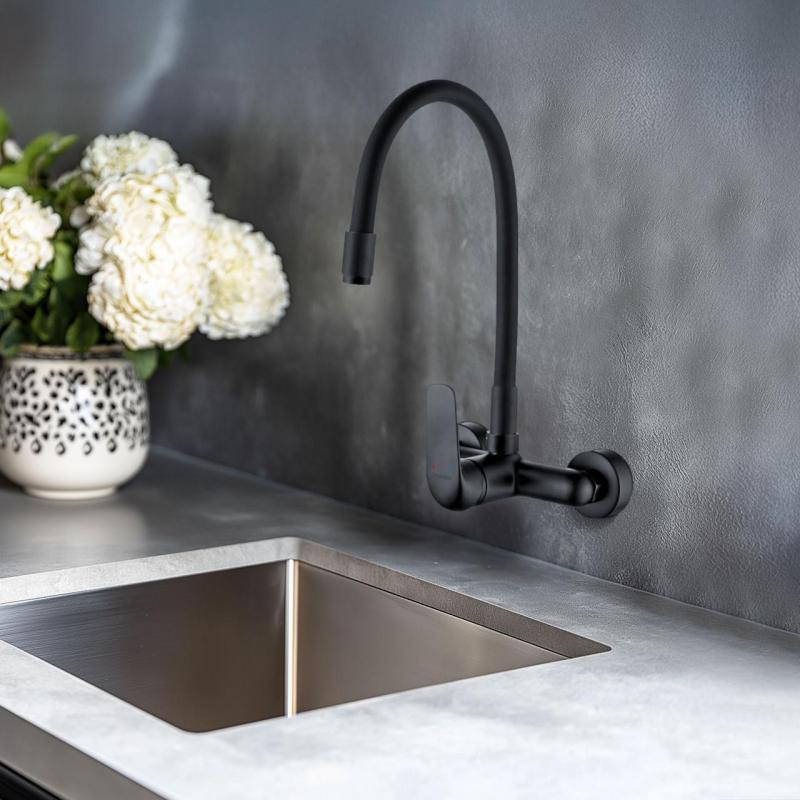 Акватримо Шопен стенен кран с високо гъвкаво чучур матово черен 21CP8462SW