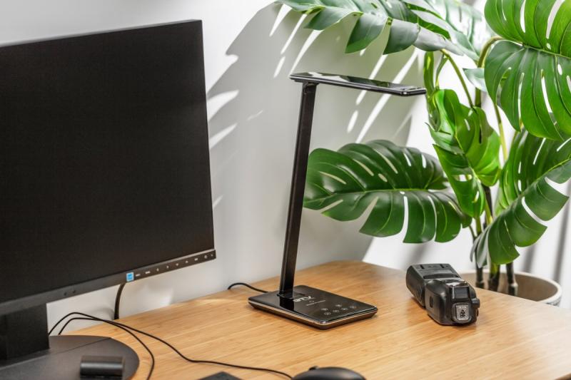 Decor На български: Настолна лампа Tritton 6W 340lm AC220-240V 4-CCT Безжично зареждане USB PF>0 5 RA>80 черна 1208962518