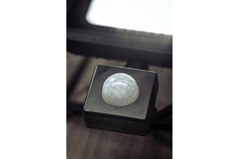 LED прожектор iNEXT с датчик за движение 20W 1600lm, PF>0,9, RA>80, IP65, 120°, 6400K, черен корпус 1208962859