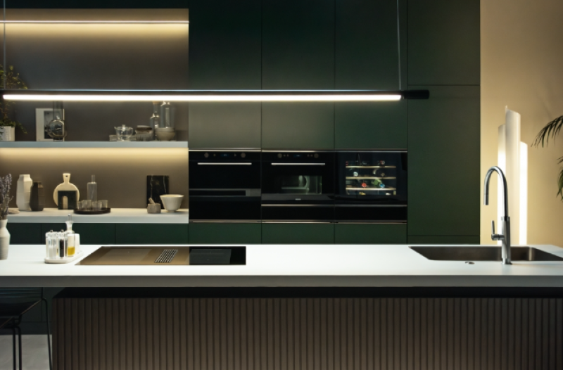 Кухненски смесител Franke Mythos Masterpiece от неръждаема стомана с J-образен чучур и издърпващ се накрайник - 115.0711.554