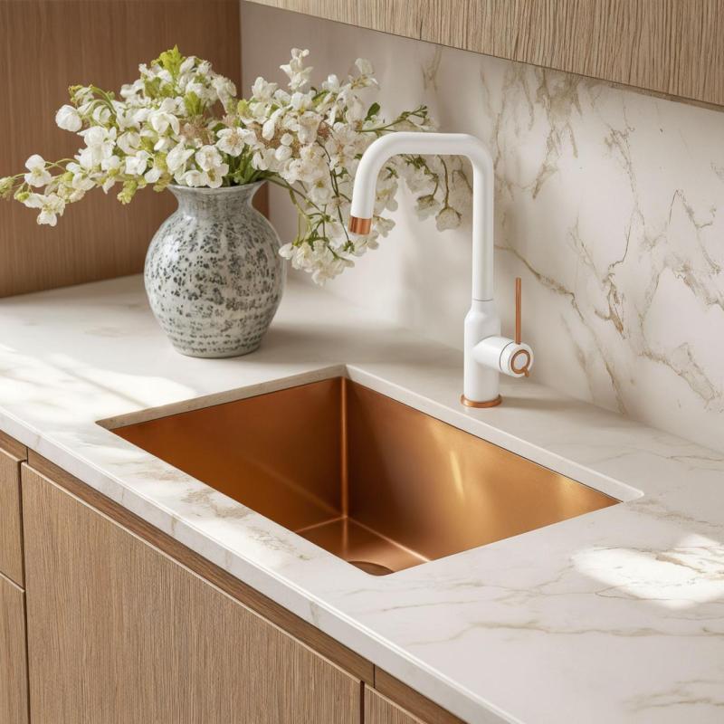 Квадри Стамфорд Кухненски Смесител Бял с PVD Медно Покритие с Въртящ се Ъглов Излив 1208967700