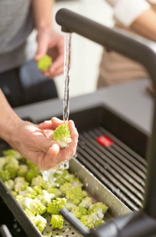 Franke Active Twist Едноръкохватков смесител Черен с Изтеглящ се чучур и Интегрирано управление на отходната вода 115.0669.769