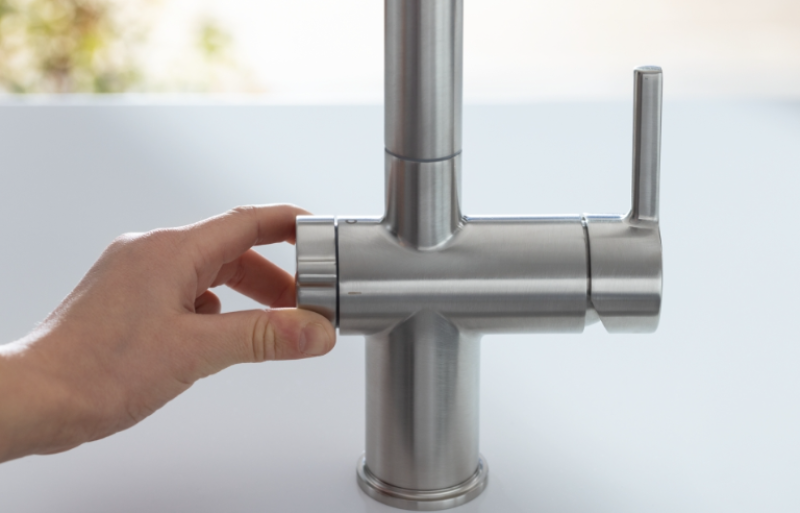 Franke Active Twist Едноръкохватков Смесител Външна Обработка от Неръждаема Стомана с Изтеглящ Се Улей и Интегрирано Управление на Отпадъци 115.0653.505