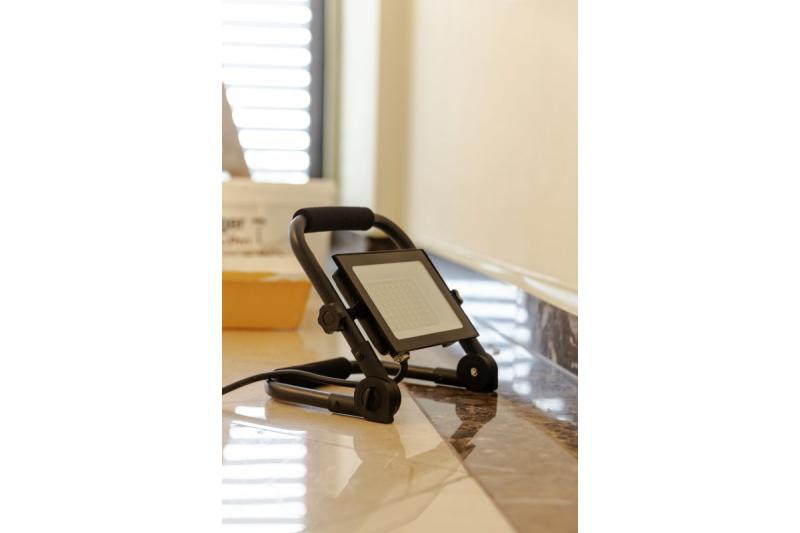 НЕЛИ Преносим Прожектор, LED, 30W, 2700lm, 6400K, AC220-240V, IP65, 1.5m кабел