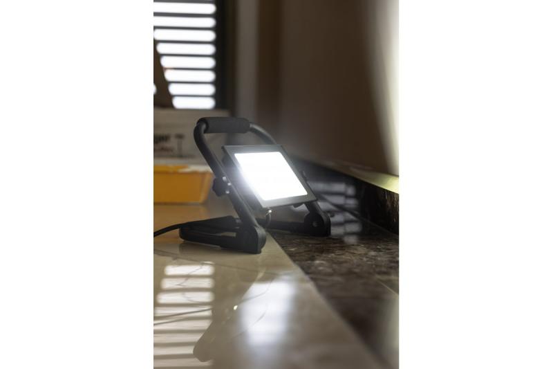 НЕЛИ Преносим рефлектор, LED, 50W, 4500lm, 6400K, AC220-240V, IP65, 1,5м кабел