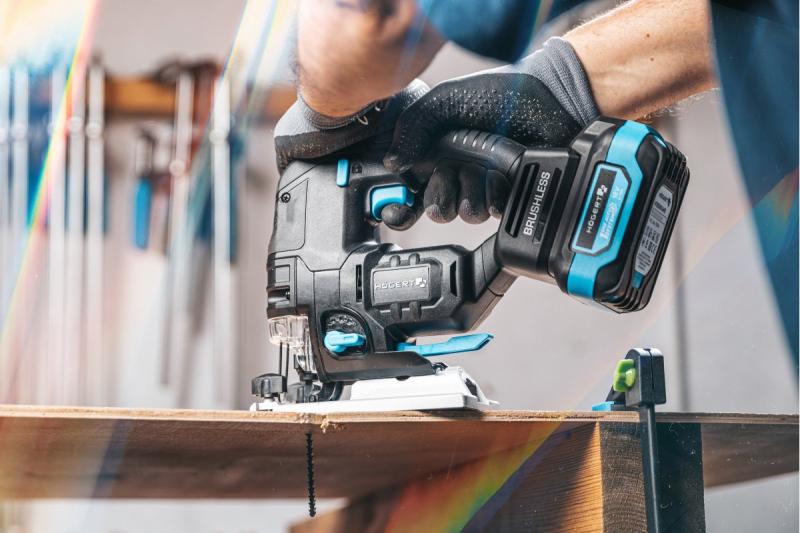 HÖGERT акумулаторен прободен трион, 18V, дръжка против вибрации - без батерия