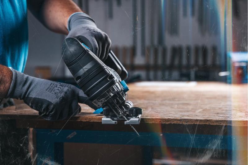 HÖGERT акумулаторен прободен трион, 18V, дръжка против вибрации - без батерия