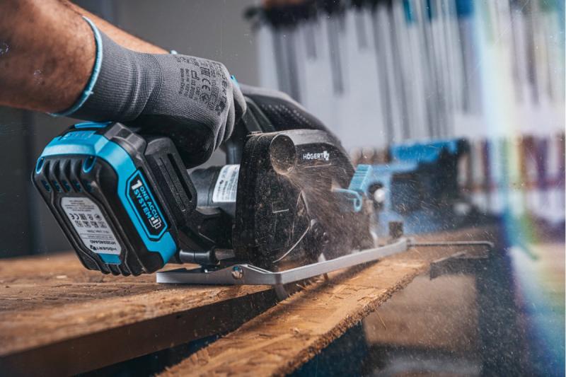 HÖGERT акумулаторен циркуляр, 18V, без батерия, с възможност за свързване към прахосмукачка