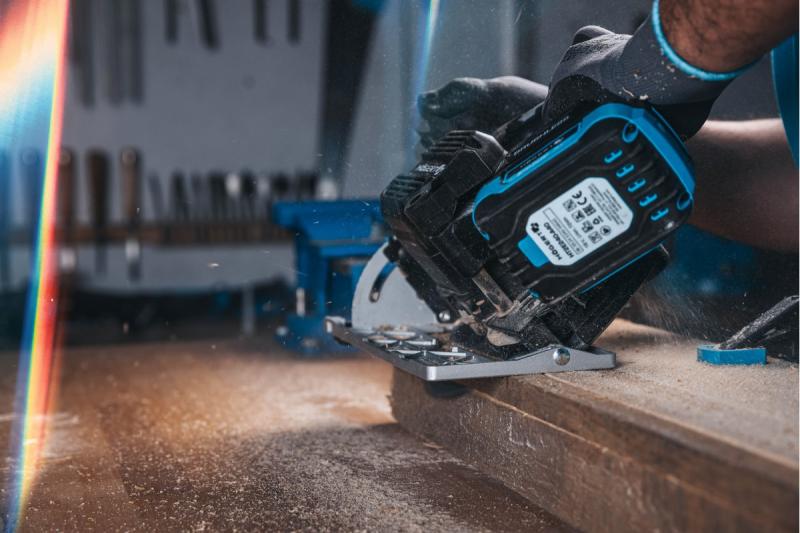 HÖGERT акумулаторен циркуляр, 18V, без батерия, с възможност за свързване към прахосмукачка