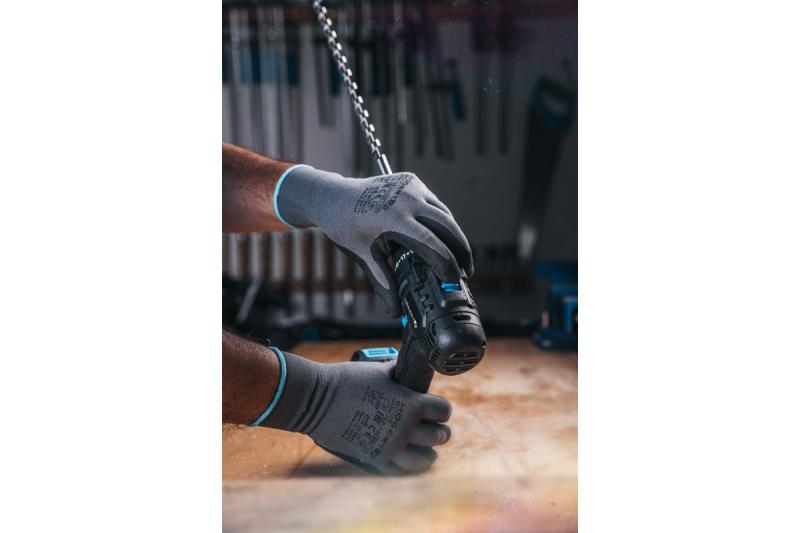 HÖGERT акумулаторна бормашина 18V, комплект с батерия, зарядно устройство, държач за битове, магазин за свредла.