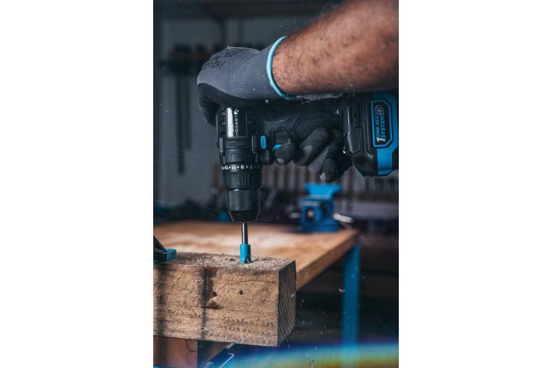 HÖGERT акумулаторна бормашина 18V, комплект с батерия, зарядно устройство, държач за битове, магазин за свредла.