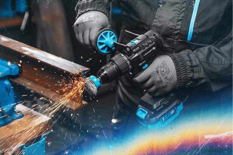 HÖGERT Brushless акумулаторен комплект отвертки, 18V, с държач за битове, битмагазин, зарядно устройство и батерия.