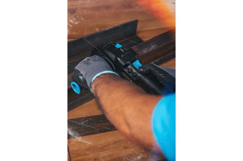 HÖGERT Диск шлайфмашина без кабел с лостов превключвател, 125MM, 18V, комплект с батерия, зарядно устройство, аксесоари.