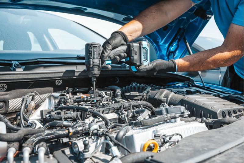 HÖGERT Borstelloze accu-strijkijzer 18V, set met accu, oplader en accessoires