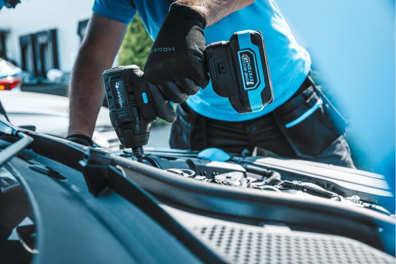 HÖGERT Borstelloze accu-strijkijzer 18V, set met accu, oplader en accessoires