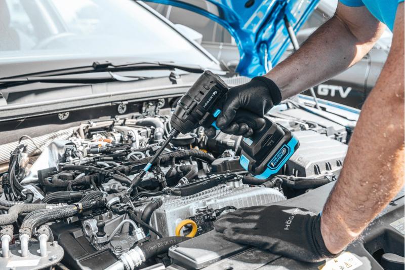 HÖGERT Borstelloze accu-strijkijzer 18V, set met accu, oplader en accessoires