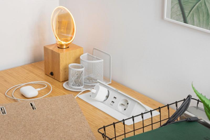 Мек изтеглящ се модул за контакти.