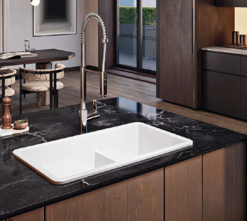 Ausmann Ceramic Ember Керамична бяла двойна мивка за монтаж отгоре и отдолу 733 x 401 мм със златни щепсели 1208971518