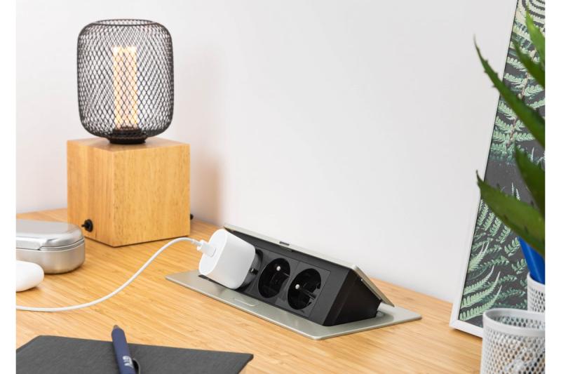 SOFT изтеглящ се контактен блок, захранващ кабел 1,5 м