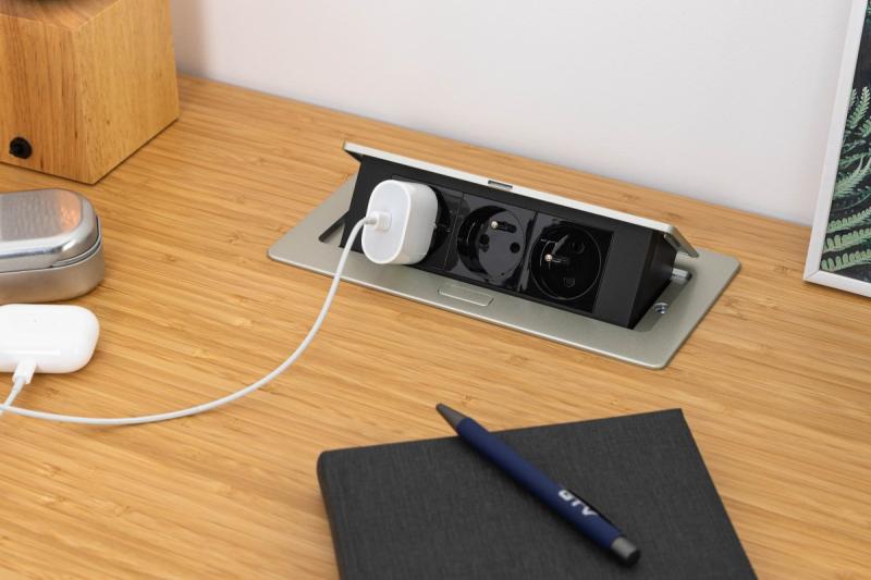 SOFT изтеглящ се контактен блок, захранващ кабел 1,5 м