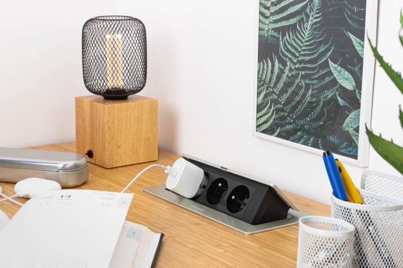 SOFT изтеглящ се контактен блок, захранващ кабел 1,5 м