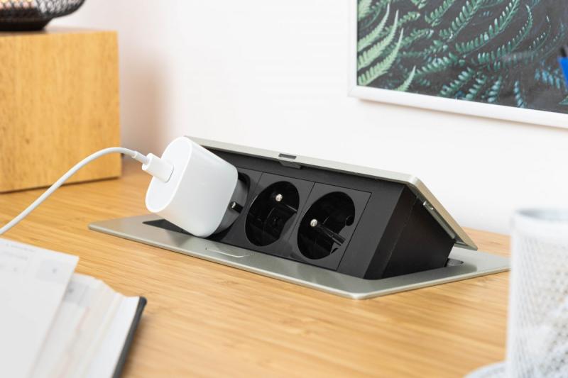 SOFT изтеглящ се контактен блок, захранващ кабел 1,5 м