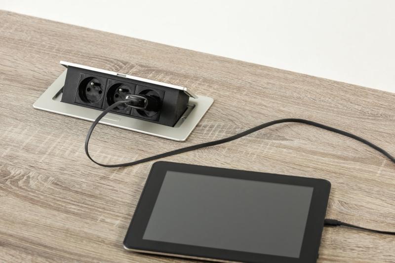 SOFT изтеглящ се контактен блок, захранващ кабел 1,5 м