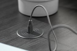 Безжично зарядно устройство с бързо зареждане, вградено, черно