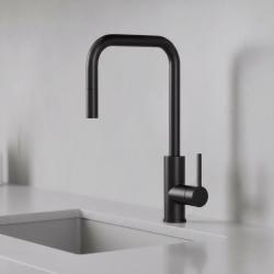 Pure.Sink Luxion Матов черен кухненски кран квадратен с изтеглящ се излив PLXSQUA-10