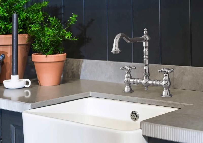 PB Носталгичен кран за кухня в цвят хром с винтидж чучур и кръстовидни ръкохватки PBN.CHR.H.ST